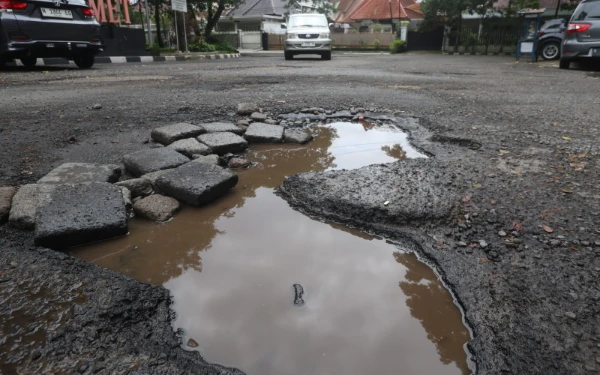 Thumbnail Berita - Tanggapi Keluhan Warga Terkait Jalan Berlubang, Ini Respons Pemkot Malang