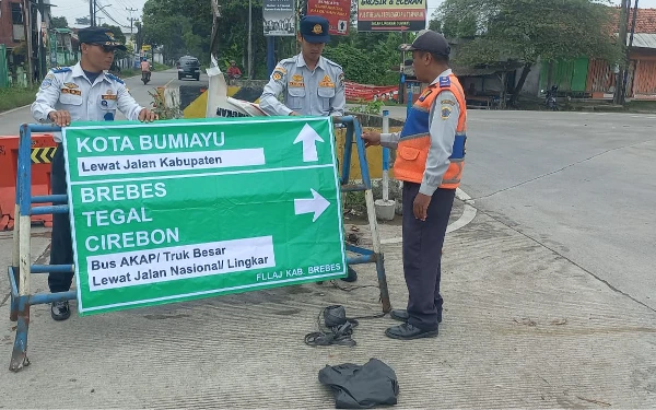 Thumbnail Berita - Bus-Truk Dilarang Masuk Jalur Kota Bumiayu Brebes, Dialihkan ke Jalan Lingkar
