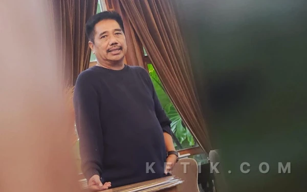 Thumbnail Berita - Tak Disangka! Guru Besar hingga Sarjana Muda Ramaikan Bursa Dewan Pendidikan Surabaya, Siapa Tersingkir?