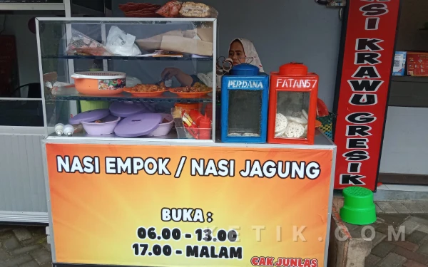 Thumbnail Berita - Lezatnya Nasi Empok Warung Sugiatin, Warung Sugiatin, Favorit Warga Cemorokandang Kota Malang