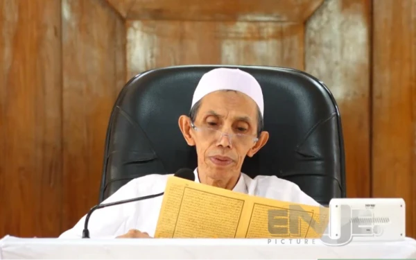 Thumbnail Berita - Keutamaan Memperbanyak Langkah Kaki dan Menunggu Waktu Sholat di Masjid; Berikut Penjelasan Kiai Zuhri Zaini