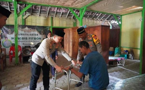 Thumbnail Berita - Momentum Ramadan, Kapolres Bojonegoro Berikan Bantuan Sosial bagi Warga Rentan