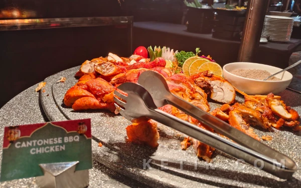 Thumbnail Berita - Lezatnya Ayam Kanton di Hotel Ciputra World Surabaya, Kulit Garingnya Buat Ketagihan