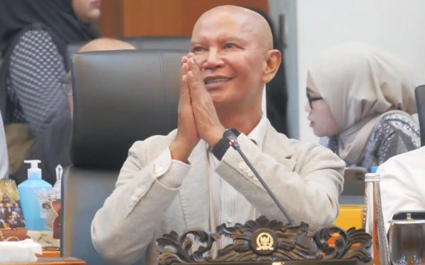 Thumbnail Berita - Rugikan Ekonomi, Banggar DPR RI Tolak Impor 105.000 Mobil Niaga dari India Pakai APBN