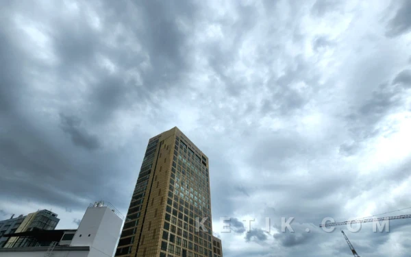 Cuaca Kamis 26 Februari 2026, Jakarta Berawan Sementara Makassar Cerah Berawan