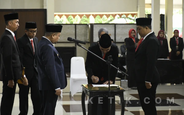 Thumbnail Berita - Formasi 2022 Akhirnya Diangkat, 282 Pejabat Fungsional Bondowoso Resmi Disumpah