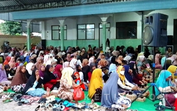 Thumbnail Berita - Pererat Silaturahmi, Takmir Masjid Baiturrahman Bendiljati Wetan Tulungagung Gelar Buka Puasa Bersama