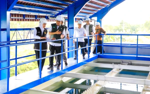 Thumbnail Berita - Khofifah Resmikan Penambahan Kapasitas SPAM Mojolagres, Kini Produksi 300 Liter per Detik