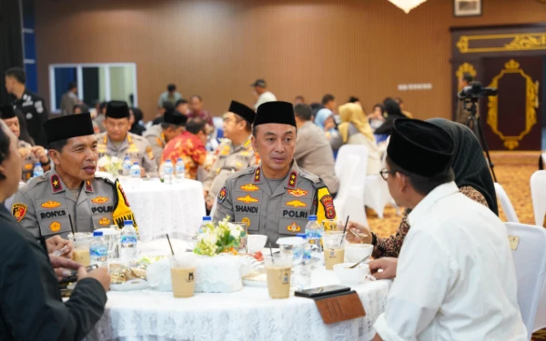 Thumbnail Berita - Buka Puasa Bersama Jurnalis, Kapolda Sumsel Dorong Kolaborasi Jaga Stabilitas Daerah