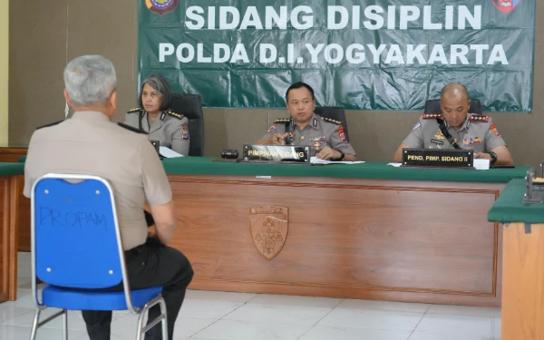 Thumbnail Berita - Lalai Awasi Kasus Laka Lantas Viral, Mantan Kapolresta Sleman Dicopot dan Dimutasi Demosi