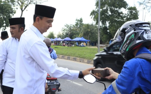 Thumbnail Berita - Lapas Kelas IIA Batam Berbagi Takjil di Bulan Ramadan