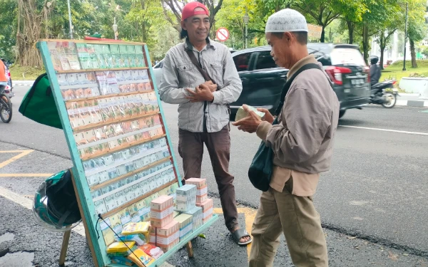 Thumbnail Berita - Jasa Tukar Uang di Kota Malang Lesu, Tak Lagi Semanis Tahun 2023