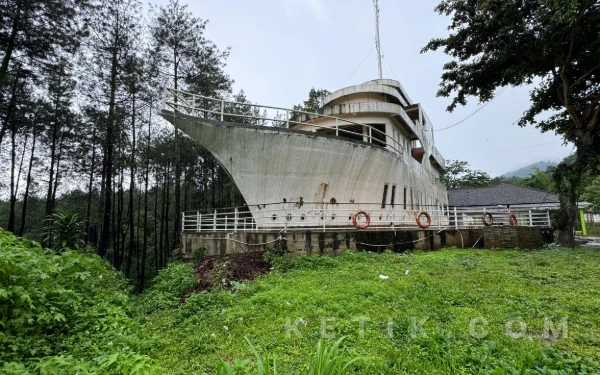 Thumbnail Berita - Masjid Unik Berbentuk Kapal Pesiar di Tengah Hutan Lereng Gunung Welirang, Mojokerto
