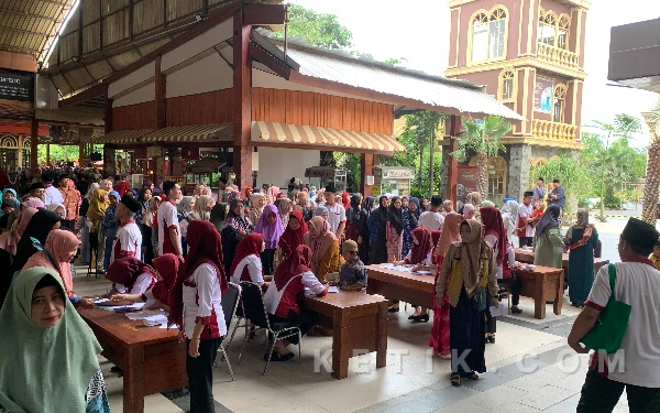 Thumbnail Berita - Ribuan Jemaah Padati Kampung Coklat Kademangan, THR dan Pengajian Ramadan Jadi Magnet Tahunan