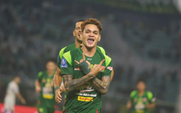 Thumbnail Berita - Rahasia Gali Freitas Gacor di Persebaya, Klop dengan Bernado Tavares?