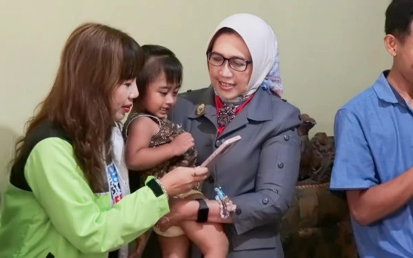 Thumbnail Berita - Bupati Lumajang Datangi Balita Penderita Kelainan Jantung Bawaan