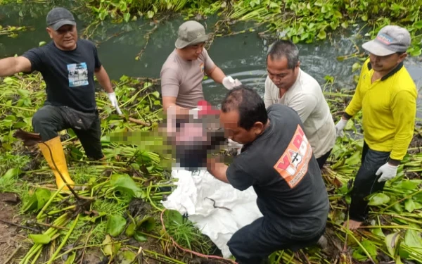 Thumbnail Berita - Tak Pulang Tiga Hari, Bocah di Kediri Ditemukan Tewas di Kolam Enceng Gondok