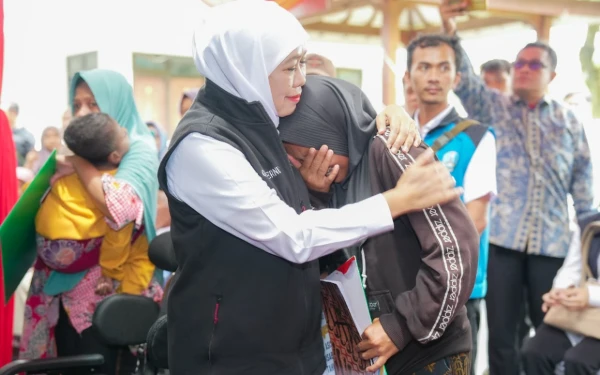 Thumbnail Berita - Perkuat Bantalan Ekonomi Masyarakat Banyuwangi, Gubernur Khofifah Salurkan Tali Asih Senilai Rp5,26 Miliar