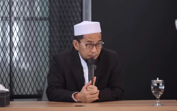 Thumbnail Berita - Hati-hati! Ini 2 Hal yang Bisa Menghilangkan Pahala Puasa Menurut Ustadz Adi Hidayat