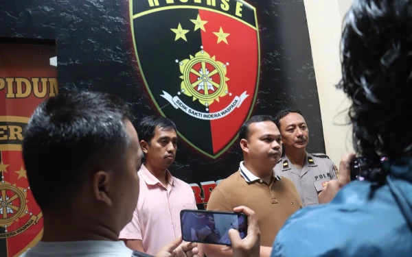 Thumbnail Berita - Polres Lumajang Ungkap Kasus Pencurian Emas di Jatiroto, Pelakunya Paman Korban