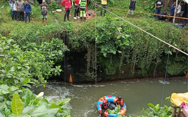 Thumbnail Berita - Pencarian Bocah Hanyut di Kota Malang Masuki Hari Kedua, Tim SAR Fokus pada Titik Lubuk Berbahaya