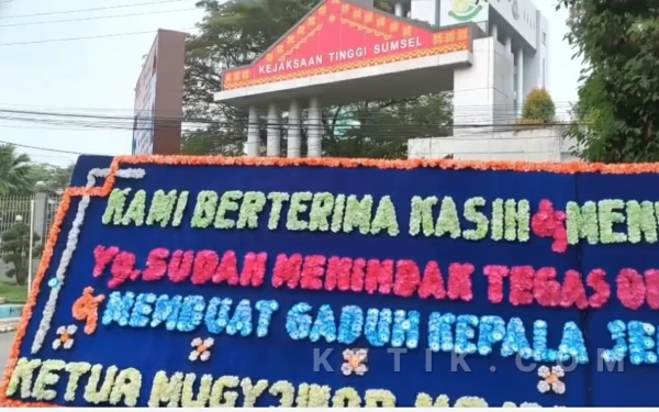 Thumbnail Berita - Papan Bunga Kepung Kejati Sumsel, Dukungan Publik Meluas untuk Penindakan Oknum LSM