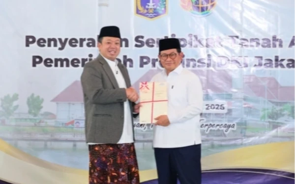 Thumbnail Berita - Nusron Wahid Serahkan Ribuan Sertipikat Aset Pemprov DKI Jakarta