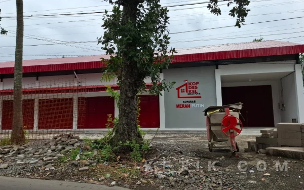 Thumbnail Berita - Bangun Dulu, Izin Belakangan? 108 Gerai KDMP di Bondowoso Ternyata Belum Kantongi PBG