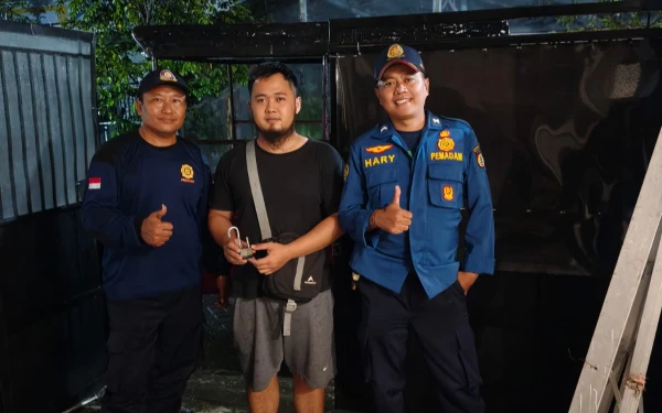 Warga Jember Sempat Terkunci di Rumah Sendiri saat Berbuka, Gembok Pagar Tak Bisa Dibuka