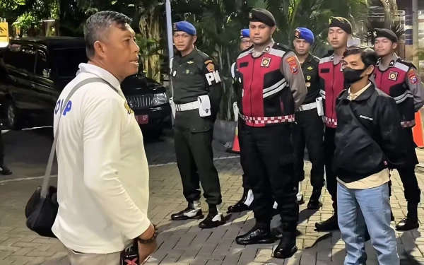 Thumbnail Modus Teko Plastik Gagal, Satpol PP Surabaya Kembali Temukan Resto Jual Miras saat Ramadan