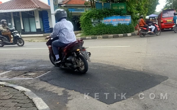 Thumbnail Berita - Jalan Multatuli Rangkasbitung Kini Mulus, Pengendara Rasakan Kenyamanan