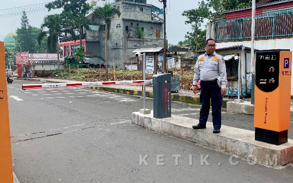 Thumbnail Berita - Sempat Dikabarkan Tak Beroperasi saat Akhir Pekan, Ini Penjelasan Dishub soal Gate Parkir Alun-Alun