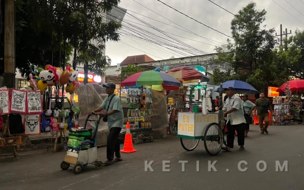 Thumbnail Berita - Jalan Merdeka Selatan Batal Ditutup, Pemkot Malang Matangkan Skema Penataan PKL dan Parkir Alun-Alun