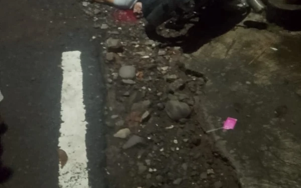 Thumbnail Berita - Video CCTV Viral, Pengendara Motor asal Bondowoso Tewas Usai Tabrak Kios di Arjasa Jember