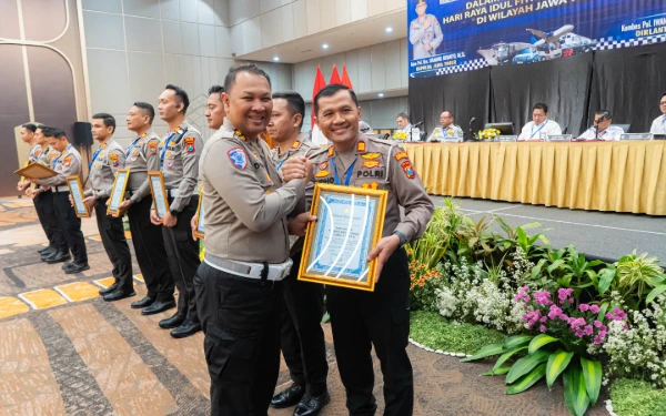 Thumbnail Berita - Berikan Pelayanan Terbaik, Satlantas Polres Kediri Kota Raih Juara 3 Operasi Lilin Semeru Polda Jatim