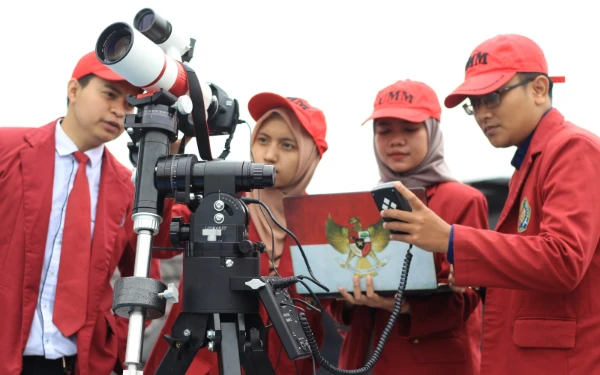 Thumbnail Berita - Langit Memerah di UMM, HKI Tegaskan Gerhana Bukan Sekadar Fenomena Sains