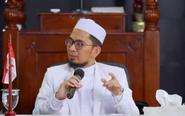 Thumbnail Berita - Tarawih 8 atau 20 Rakaat? Ini Jawaban Ustadz Adi Hidayat
