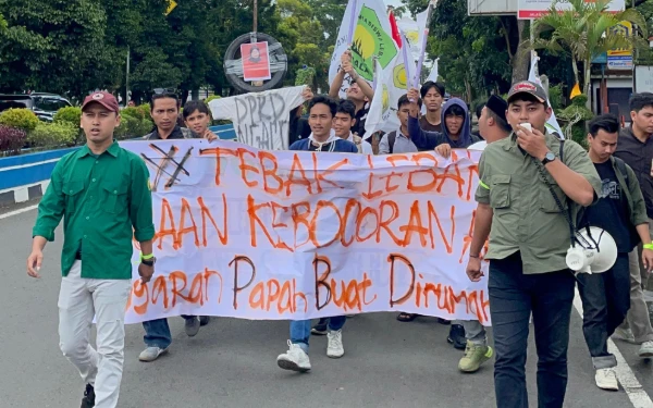 Thumbnail Berita - Mahasiswa IMALA Gelar Aksi di DPRD Lebak, Soroti Kenaikan Dana Reses dalam APBD 2026