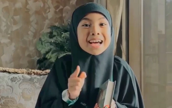 Thumbnail Berita - Perjalanan Aisyah Al-Rumy Juara Dua di Dubai International Holy Quran Award, Ditempa Sejak Kecil dan Dimatangkan di Hafiz Indonesia