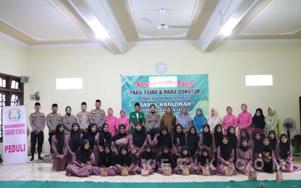 Thumbnail Berita - Hangatkan Ramadhan, Polres Kendal Sambangi Panti Asuhan Darul Hadlonah untuk Berbagi