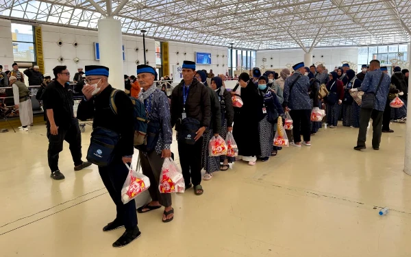 Thumbnail Berita - Imbas Konflik Timur Tengah, 5 Jemaah Umrah Asal Kota Batu Tertahan