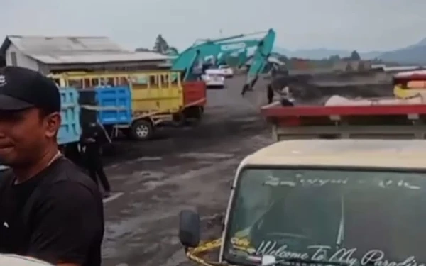 Beredar Video Tambang Pasir di Lumajang Digrebek dan Dipolice Line Mabes Polri