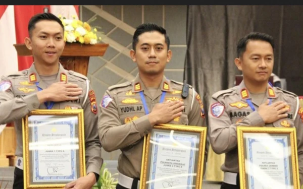 Thumbnail Berita - Satlantas Polresta Sidoarjo Sabet Juara 2 Operasi Lilin Semeru 2025