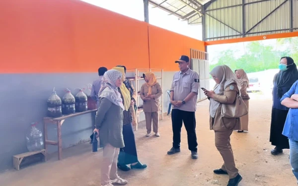 Thumbnail Berita - Komisi B DPRD Lumajang Kunjungi TP3SR Desa Gucialit