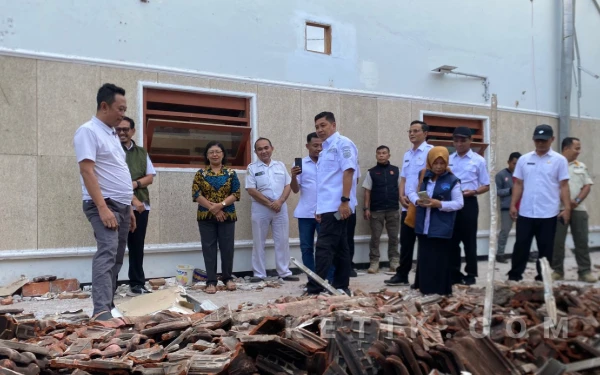 Atap Gedung GKJW Bondowoso Ambruk Diterjang Hujan Lebat, Bupati Hamid Tinjau Lokasi