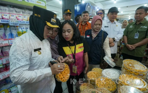 Thumbnail Berita - Walkot Mojokerto dan Bulog Sidak Pasar, Pastikan Stok dan Harga Pangan Aman