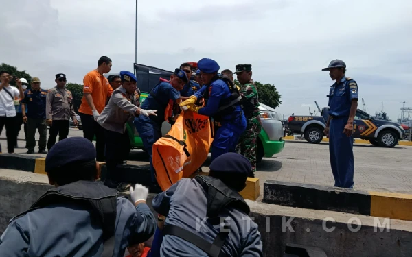 Thumbnail Berita - Korban Berhasil Ditemukan, Operasi Gabungan Pencarian Penumpang KMP Dharma Ferry VII Resmi Ditutup