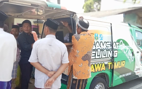 Thumbnail Berita - Jadi Solusi Warga Sibuk, Samsat Keliling Ganding Sumenep Konsisten Hadir Tiap Kamis