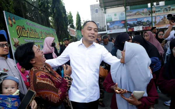 Thumbnail Berita - Masjid Cheng Hoo Salurkan Zakat, Wali Kota Surabaya Eri Cahyadi Minta Disalurkan Tepat Sasaran