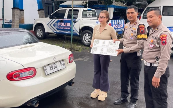 Thumbnail Berita - Satlantas Polres Pemalang Tindak Pengguna TNKB Palsu yang Viral di Medsos
